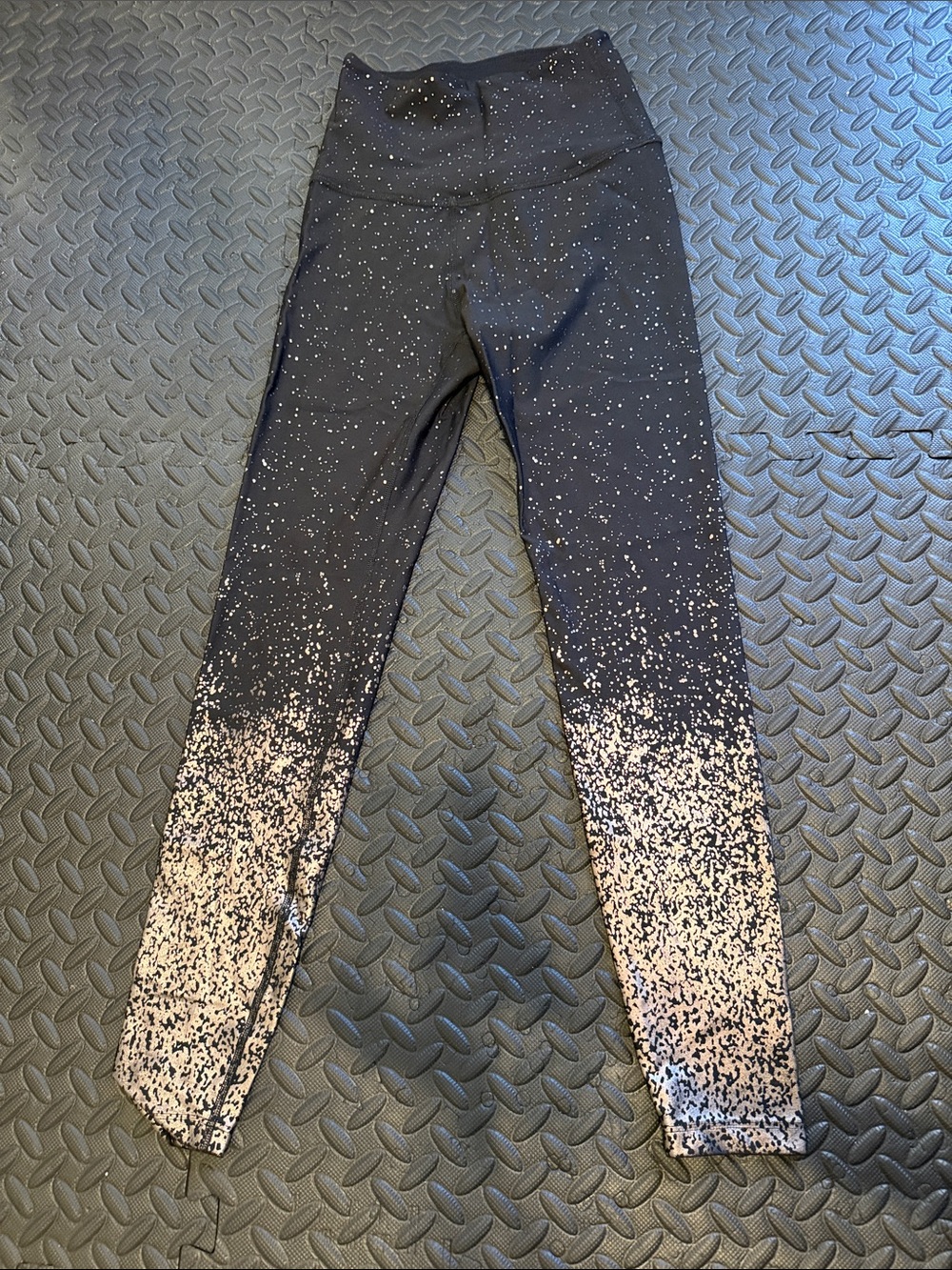 Beyond yoga - Black High-Waist Women's Leggings with Pink Speckle Gradient